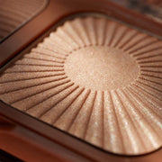 Catrice Cosmetics Holiday Skin Bronze & Glow Palette (5.5g) - Lifestyle Shot 6